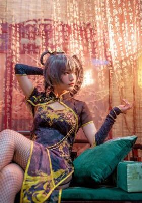 美女擦防晒霜_电影未删减版